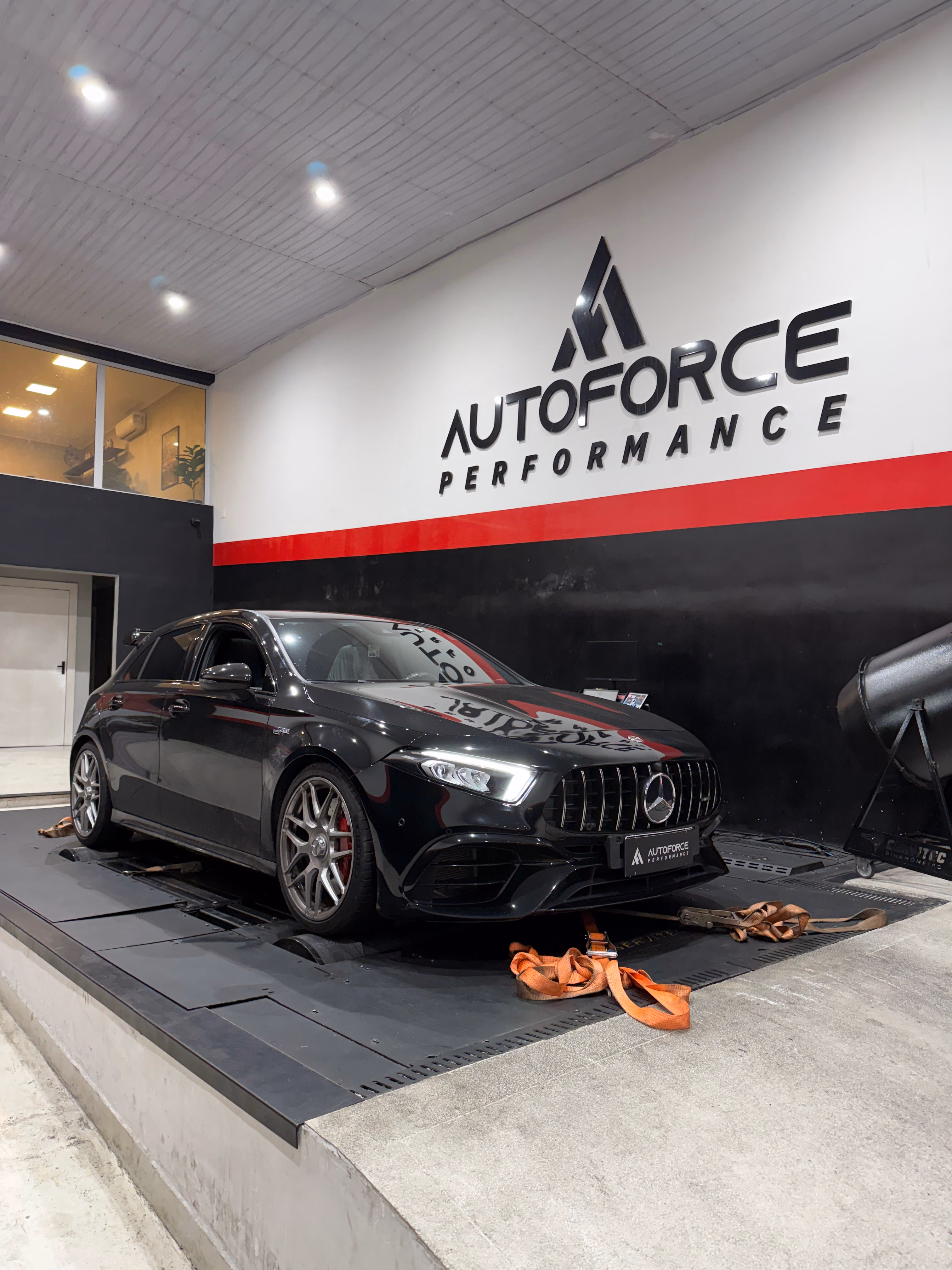 Veículo de alta performance preparado pela Autoforce